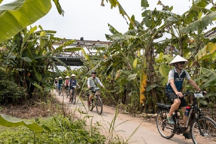 The Great Debate: Hanoi Countryside Cycling vs City Cycling – Which Experience is Right for You?